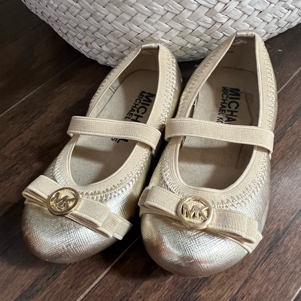 Gold toddler Michael Kors Rover Lux ballet flats size 7